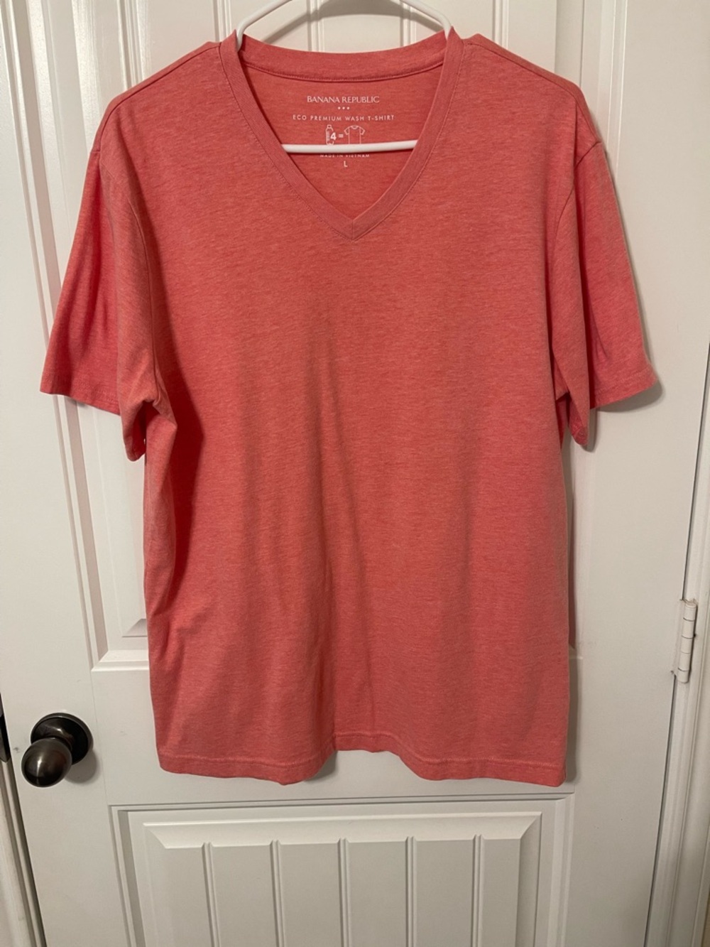 Banana Republic Eco Premium Wash Men's Large Coral Pink V-Neck Short Sleeve Tee